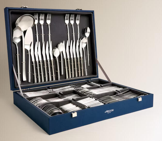 Cubertería de 113 piezas Praga Arcos 357€